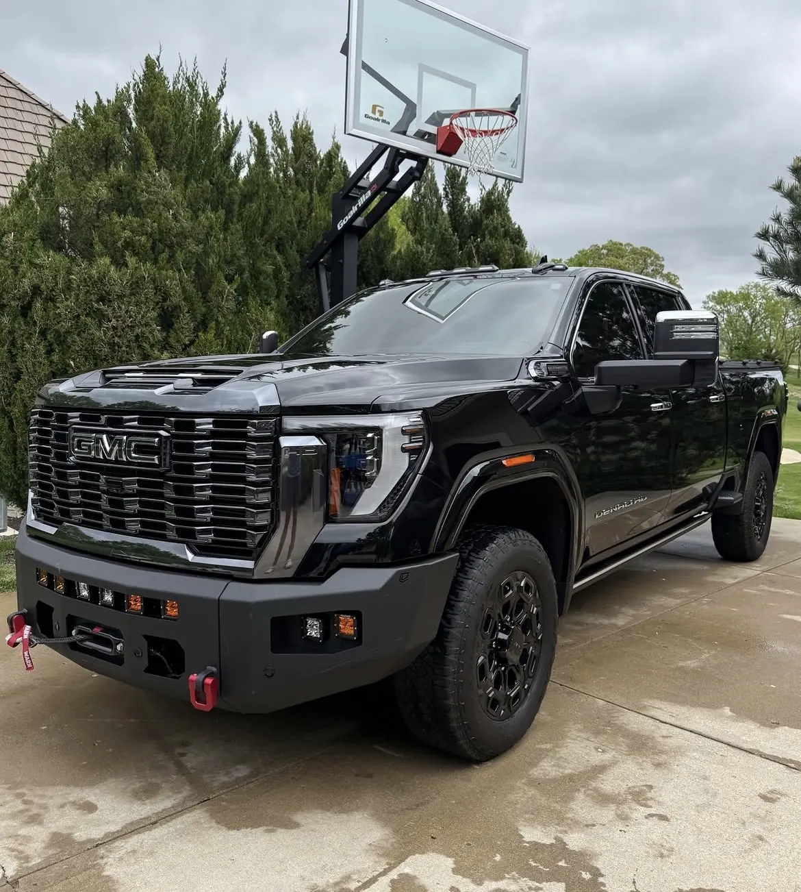 Detailed GMC Denali Ultimate